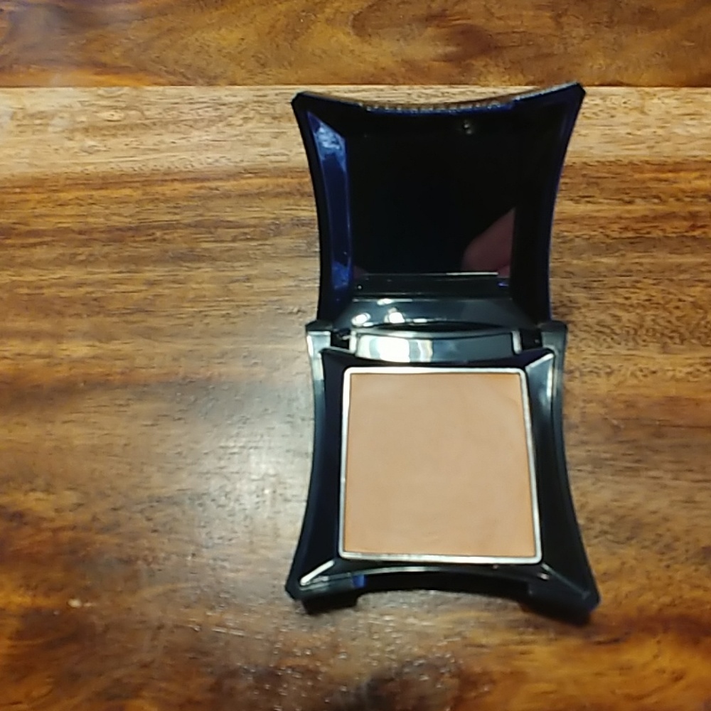Illamasqua skin base lift